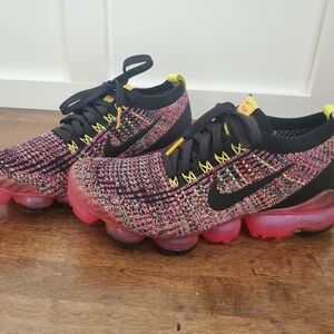 Nike Air Vapormax Flyknit 3 Womens Black Pink Blast - 9.5 - Like new